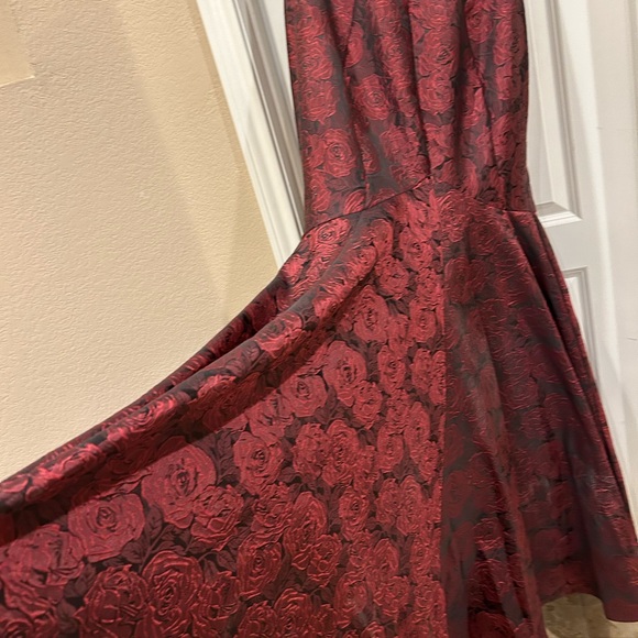 Prom Dress- Mermaid Style- Red Rose pattern. Size 12 - Picture 5 of 14